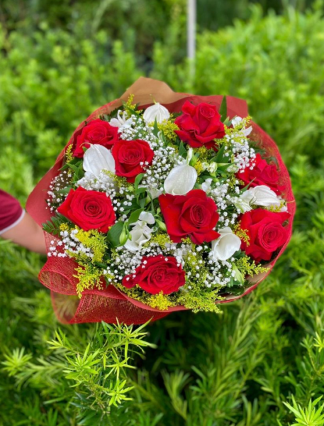 BUQUÊ COM ROSAS COMLOMBIANAS