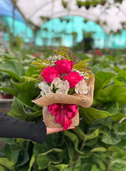 ARRANJO DE 3 ROSAS NO FLORAL