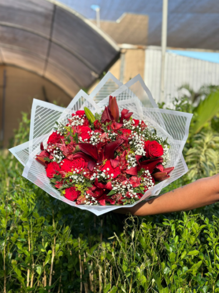 BUQUÊ TRADICIONAL C/12 ROSAS